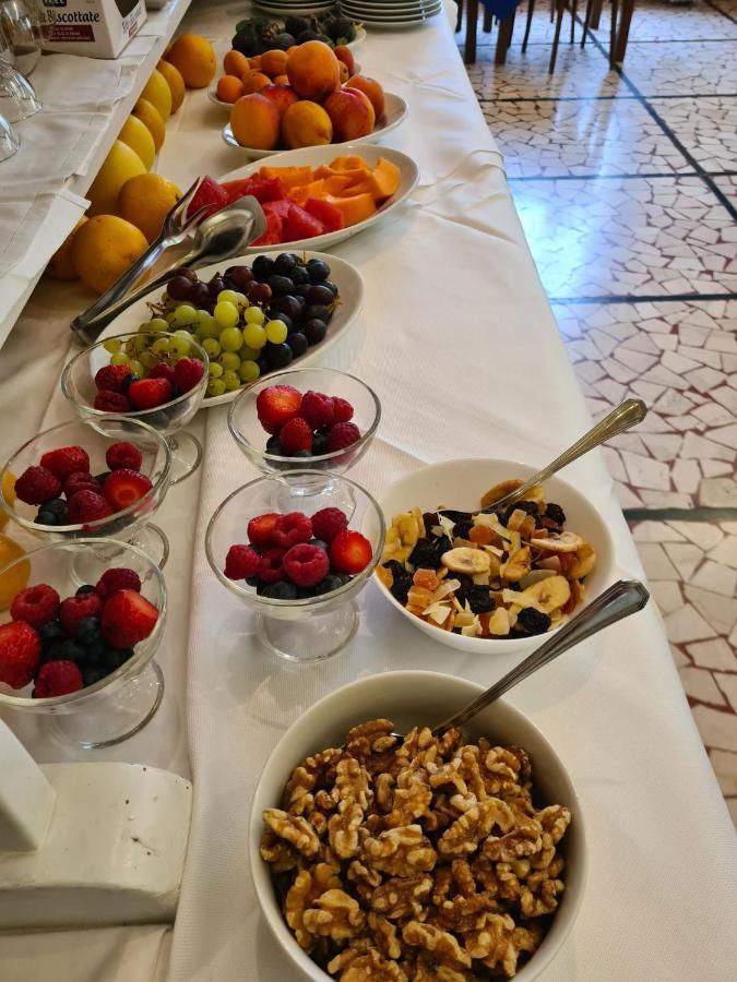 Hotel Perla Del Mare Лидо Ди Камайоре Екстериор снимка