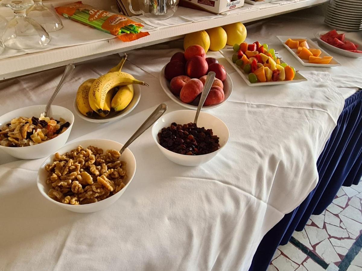 Hotel Perla Del Mare Лидо Ди Камайоре Екстериор снимка