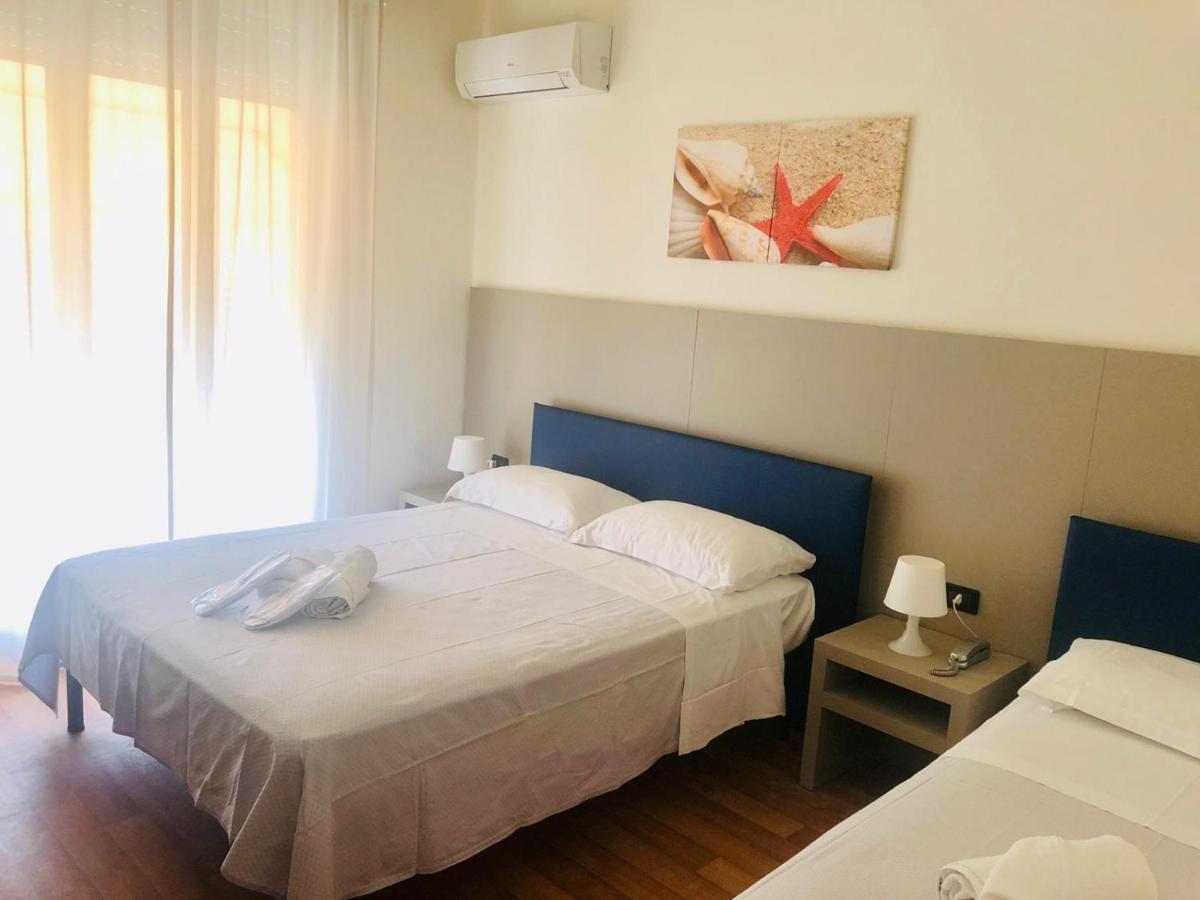 Hotel Perla Del Mare Лидо Ди Камайоре Екстериор снимка