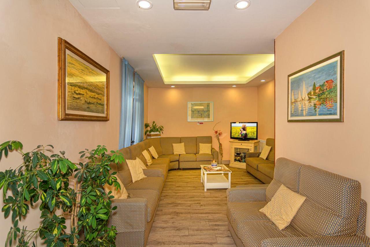 Hotel Perla Del Mare Лидо Ди Камайоре Екстериор снимка
