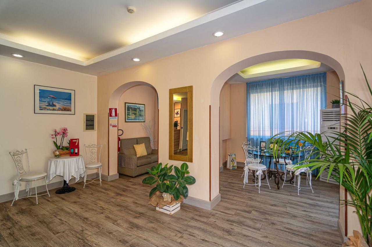 Hotel Perla Del Mare Лидо Ди Камайоре Екстериор снимка