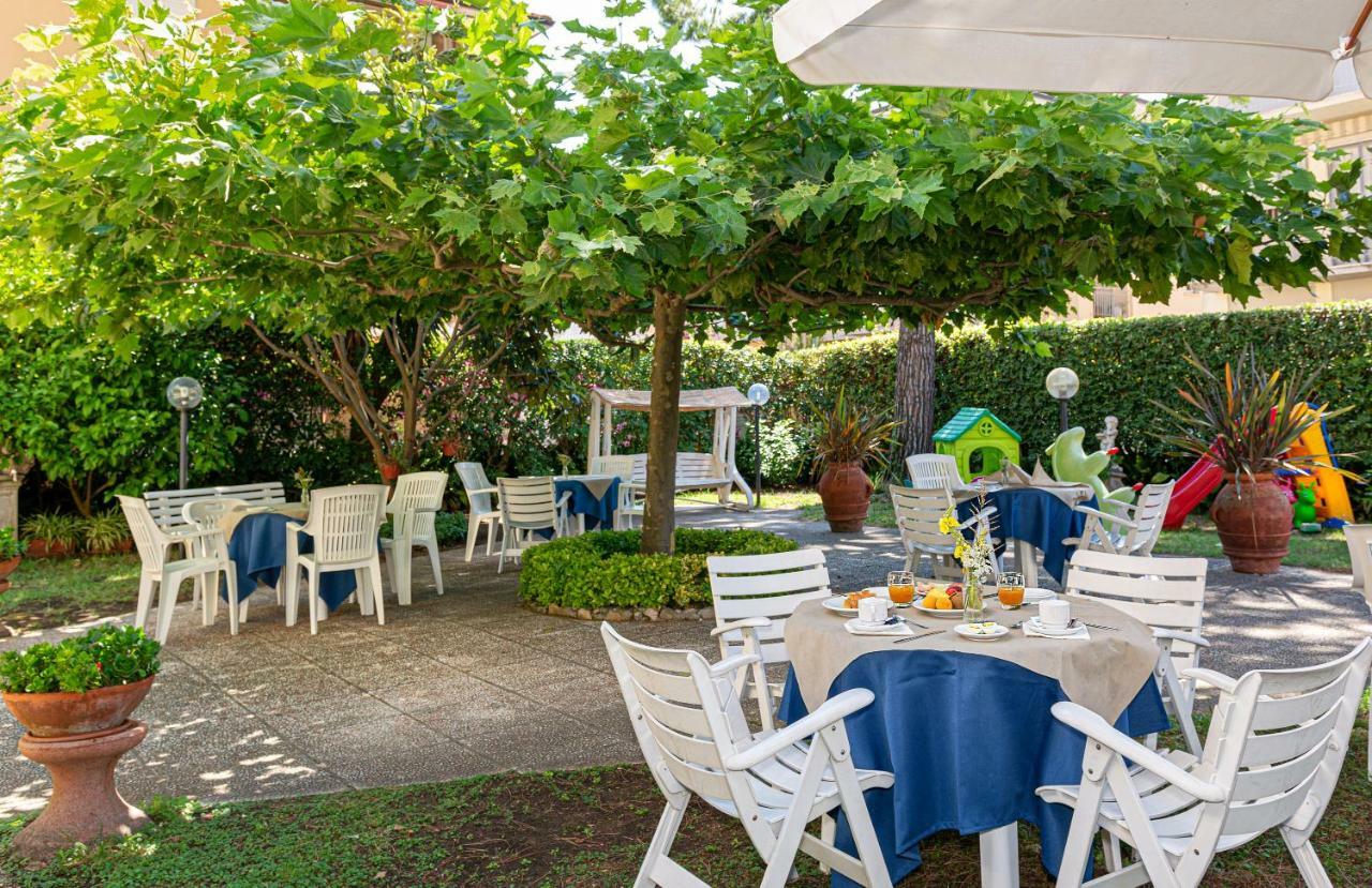 Hotel Perla Del Mare Лидо Ди Камайоре Екстериор снимка